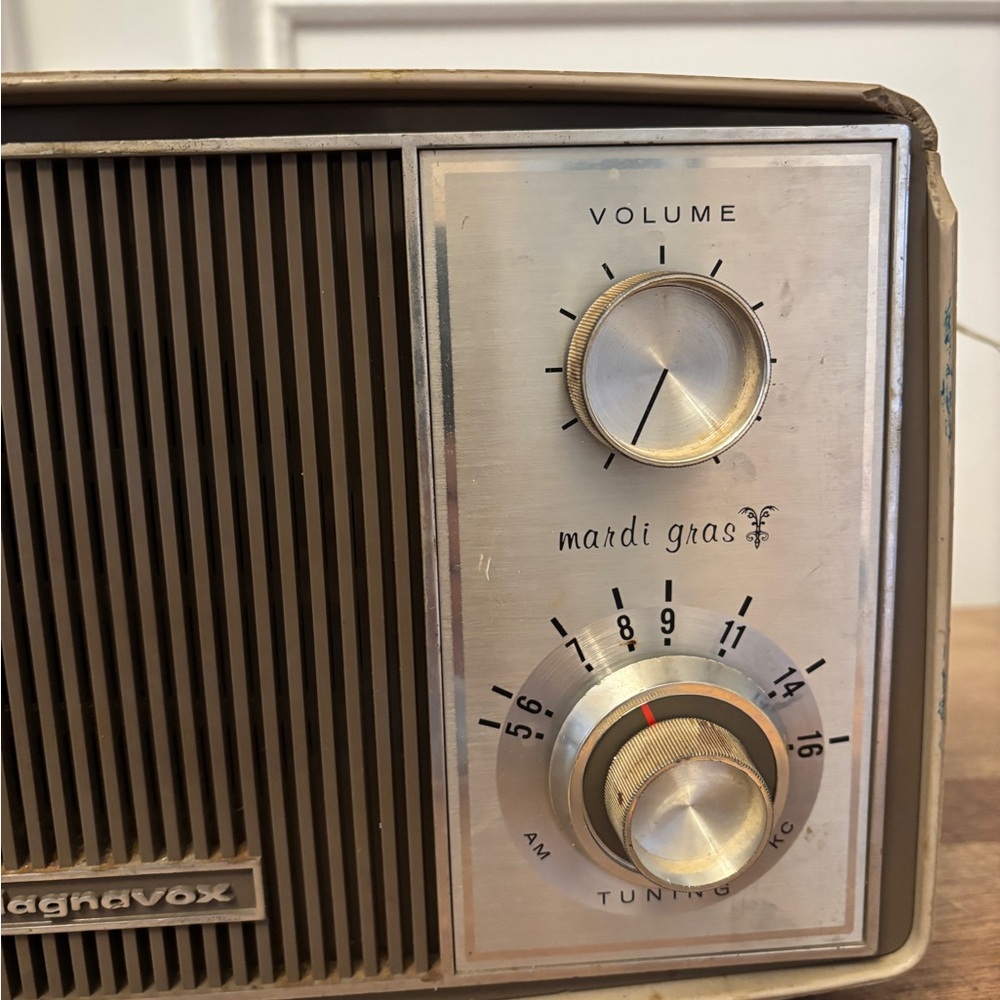 Vintage Magnavox AM Clock Radio Tube MARDI GRAS 1960s Beige For Parts or Repair - Picture 4 of 9